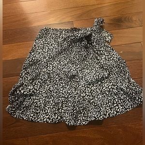 Super super cute blue skirt with white pattern